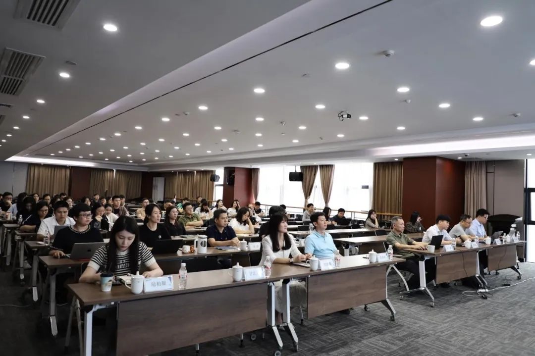中信恒泰集團(tuán)組織開展新質(zhì)生產(chǎn)力及新政策、新形勢(shì)下招投標(biāo)工作應(yīng)對(duì)策略專題培訓(xùn)